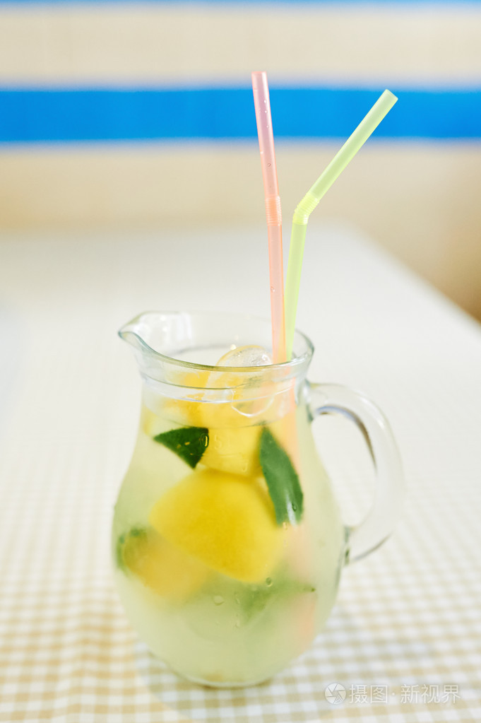 冷鲜柠檬水