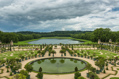 美丽的花园，在著名的法国凡尔赛宫