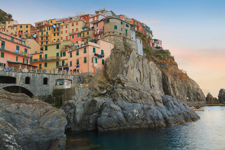 Manarola 迷人的小渔村，色彩缤纷的房子