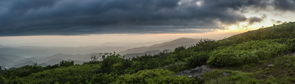 云彩模糊 Panorama.dng