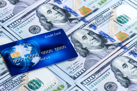 美国美元背景蓝色全球信用卡图片