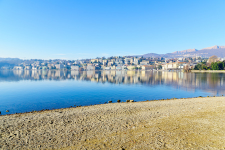 Lugano 湖畔视图