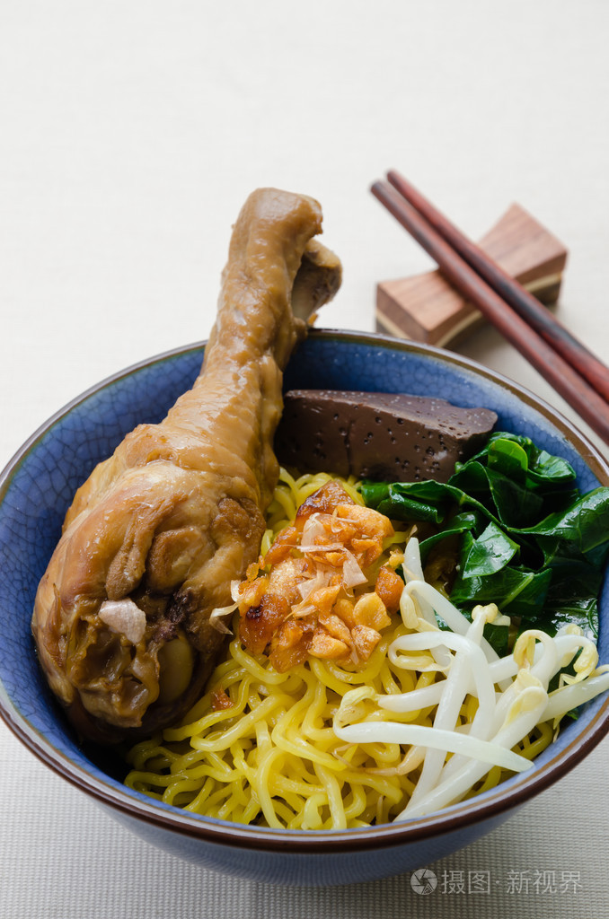 红烧的鸡腿蛋面