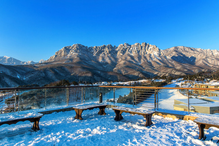 蔚山 bawi 在冬季，韩国的 Seoraksan 山区的岩石