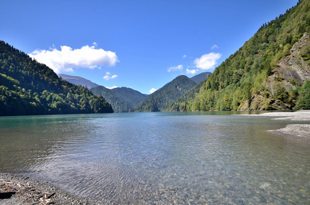 高山湖阐明，阿布哈兹的视图