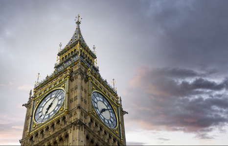 英国伦敦与天空的大本钟塔