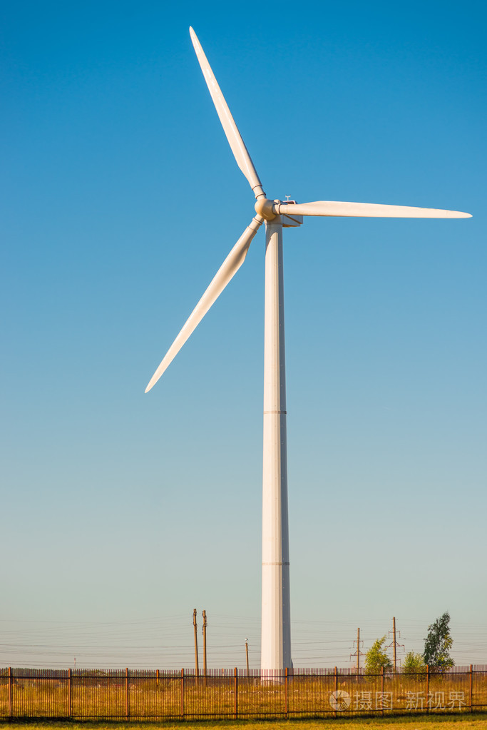 在阳光明媚的夏日风车特写照片-正版商用图片1lyybo-摄图新视界