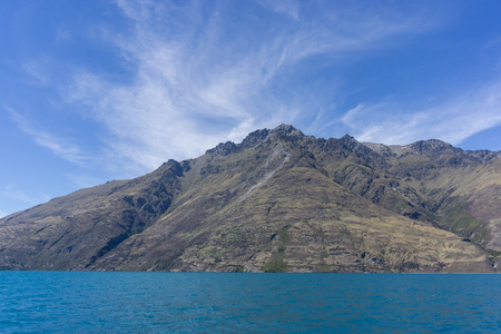 瓦卡蒂普湖山