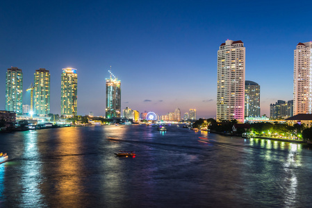 曼谷在晚上河