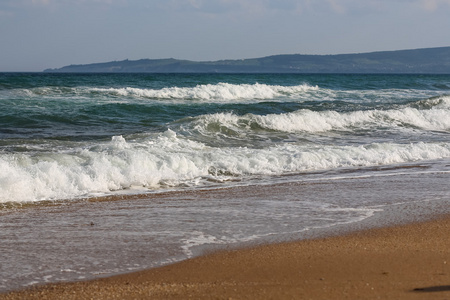 黑海海岸与波