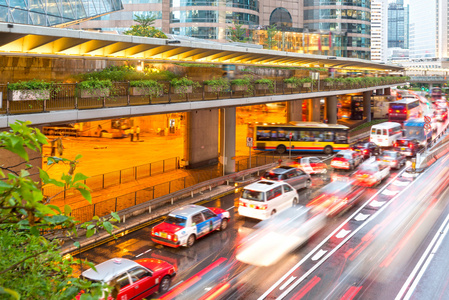 组对街路汽车