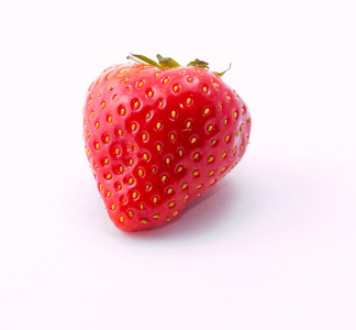 孤立的成熟红色草莓