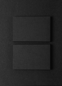 3d 渲染日历背景上的黑色空白商业名片和金条栈白色名片, 回形针和