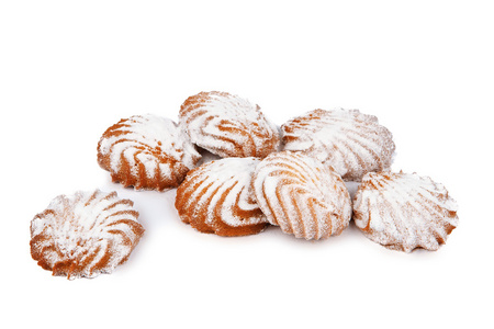 孤立在白色背景上的糖粉饼干