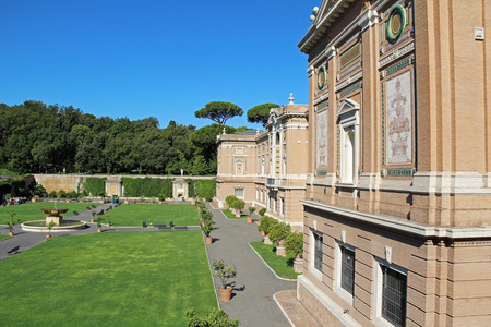 梵蒂冈博物馆花园的景色。罗马，意大利，欧洲