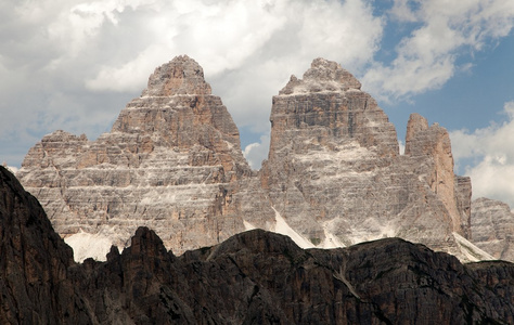 让我们梦想着 Zinnen 或 Tre 犯罪 di Lavaredo 与美丽的天空