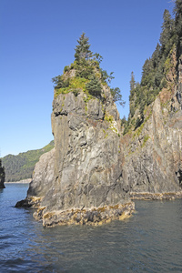 偏远海湾中的海堆