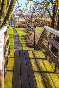 在 Giethoorn，荷兰老木桥