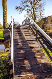 在 Giethoorn，荷兰老木桥