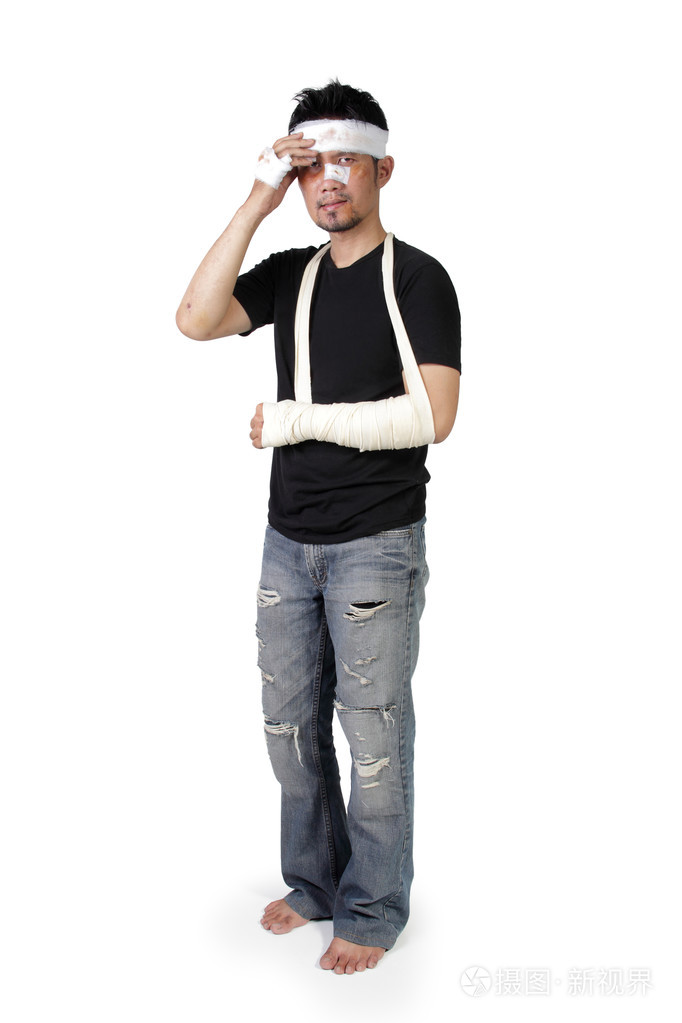 受伤的人在痛苦中的完整的身体