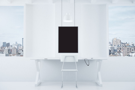 白色的风格室内桌子和空白的黑色镜框，莫