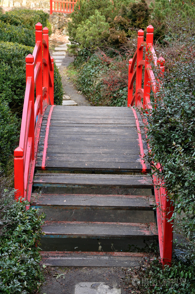 复古红色日本桥梁