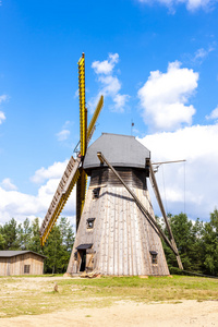 风车，在 Wdzydzki 公园 Krajobraz Kaszubski 志公园
