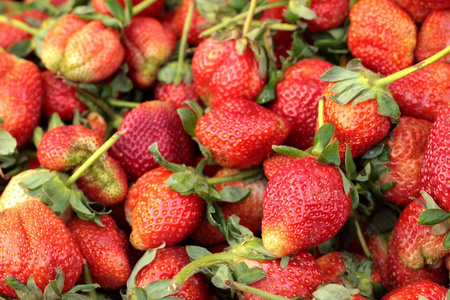 新鲜成熟草莓上背景纹理