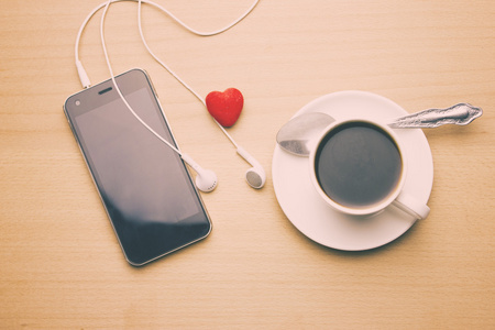 手机 耳机 咖啡和心