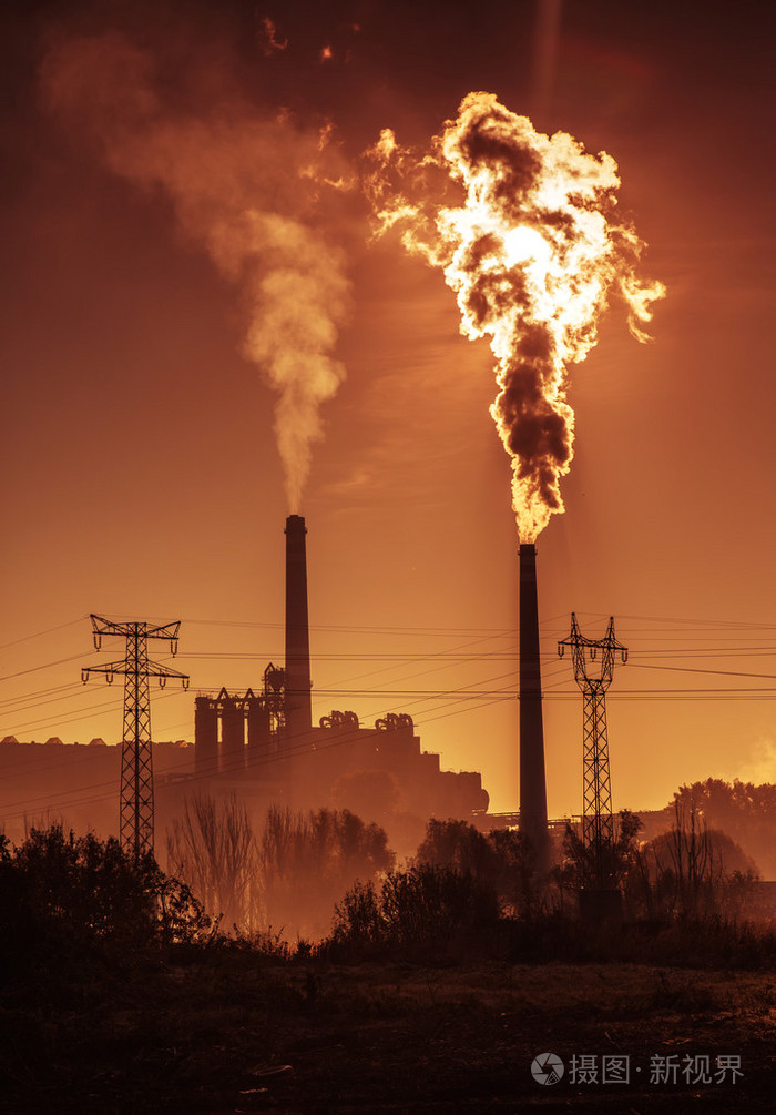 电站用冒烟的烟囱