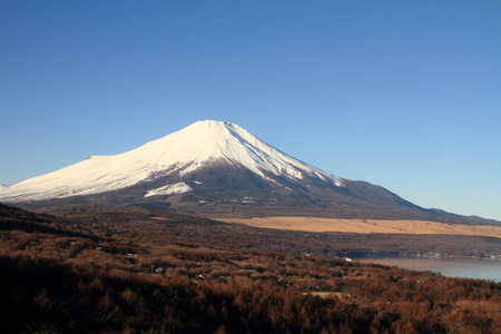 富士山，日本山梨县山中湖为视角