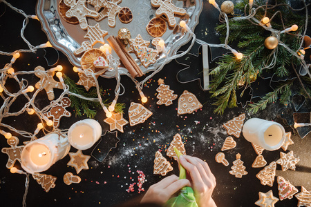 传统的圣诞帧与香料，speculoos 饼干