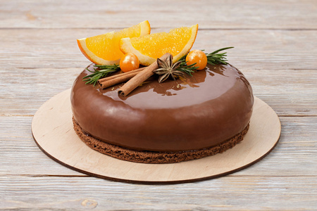 用橘子巧克力慕斯蛋糕照片
