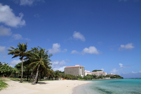 在关岛，密克罗尼西亚 Tumon 海滩