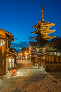 日本京都城市街道在晚上图片