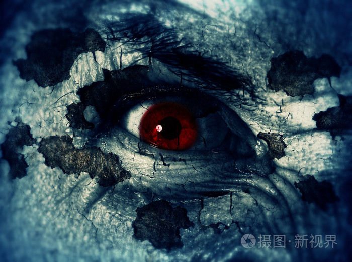 恶魔丑陋的面孔看着你