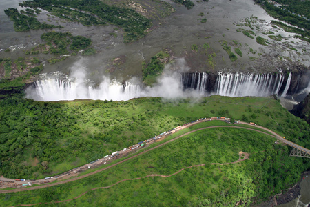维多利亚瀑布在赞比亚和津巴布韦，非洲