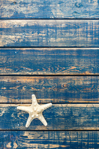 木制的背景上的海星