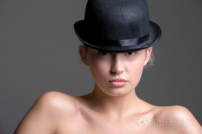 圆顶硬礼帽戴着帽子的女孩