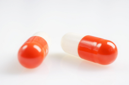白色和红色药抗生素