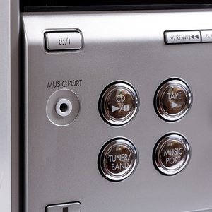 手旋钮手在声音的音量控制旋钮照片