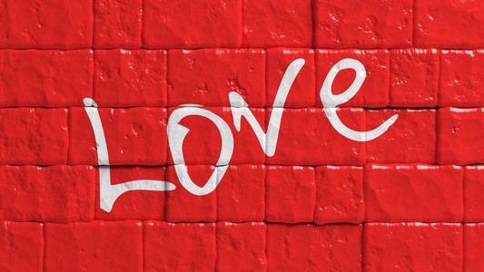 绘成红色带爱字涂鸦墙