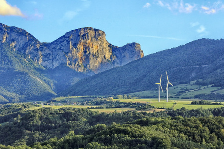 景观山和风力涡轮机