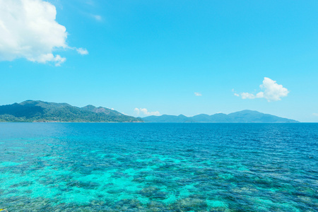 蓝蓝的天空 清澈的水与利普岛