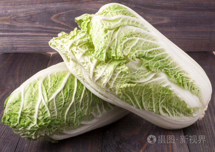 大白菜-michilli 木制的桌子上