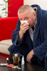成年男子患者感冒和流感疾病救济