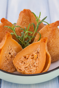 典型的葡萄牙菜 coxinhas de frango