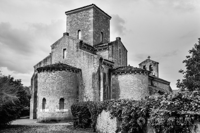 古老的教堂里在加洛林王朝风格