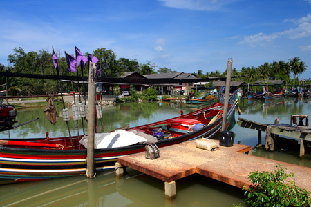 Bangau 海事有名无实。炫彩花纹的传统渔民船在吉兰丹州，马来西亚