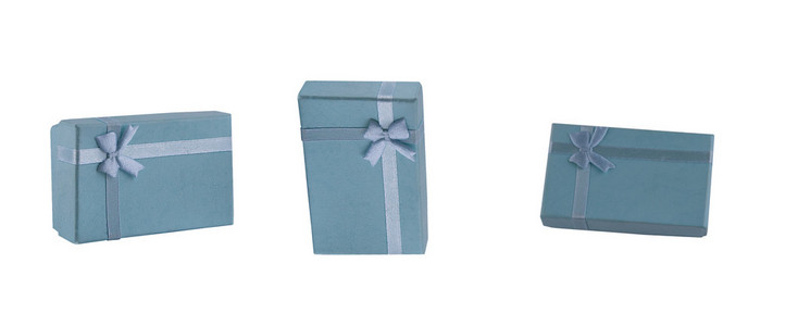 组的蓝色礼品盒用弓和缎带。图像照片